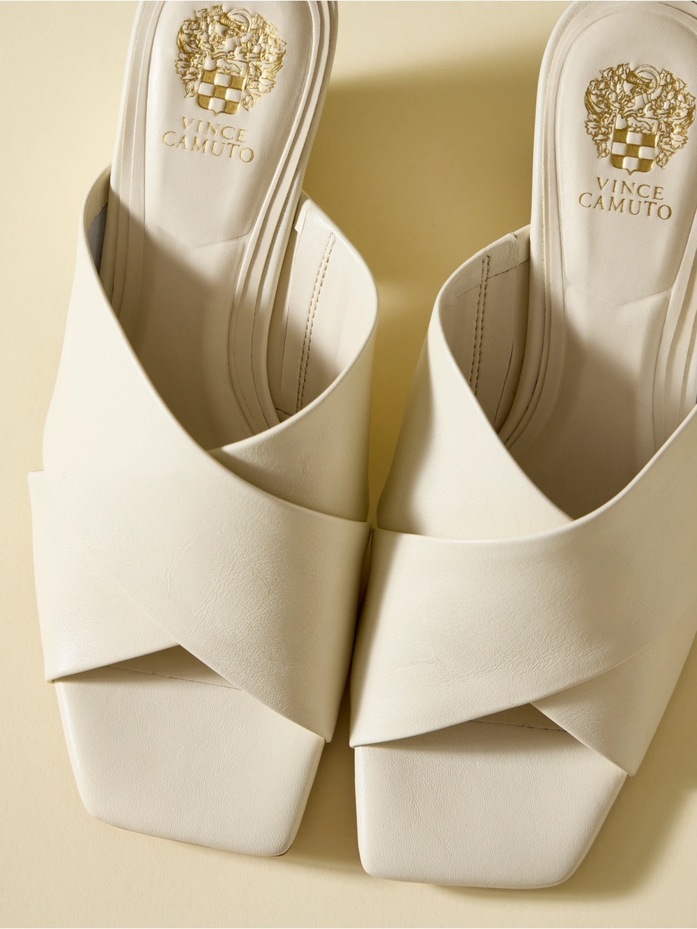 NWOB VINCE CAMUTO Kespa Mule in Creamy White